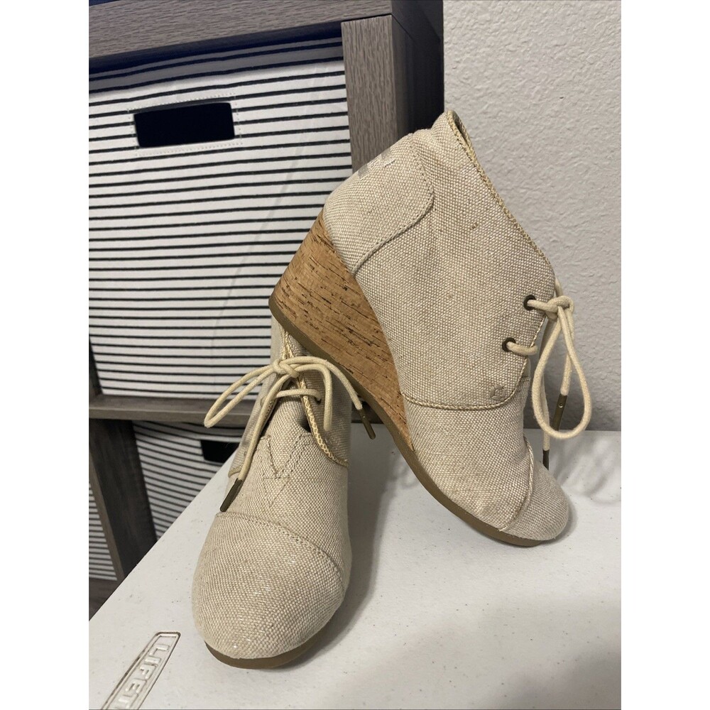 Toms Beige Glimmer Lace Up Wedge Ankle Booties Size 8 Women’s